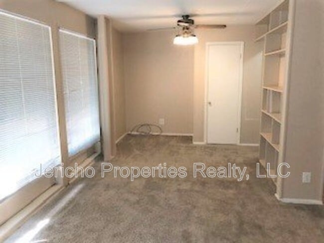 Building Photo - 1310 S Grape St