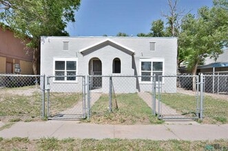 Building Photo - 307 S Avenue D