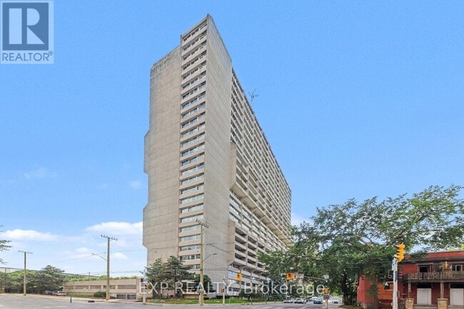 Building Photo - 500 Laurier Ave W