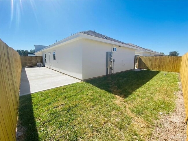 Building Photo - 1621 W Smt Dr