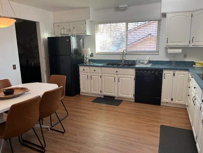 Foto del edificio - 661 S Fulton St