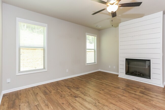 Foto del edificio - 1243 Spring Marsh Ct NE