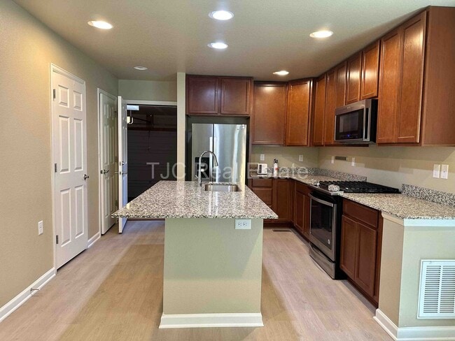 Photo - Fenced Side Yard! House