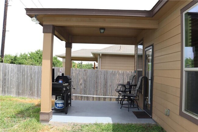 Building Photo - 1112 Strickling Dr