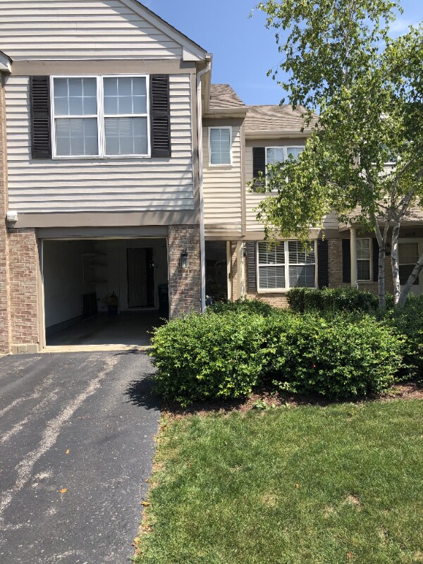 1710 Grove Ave, Schaumburg, IL 60193 Townhome Rentals in Schaumburg