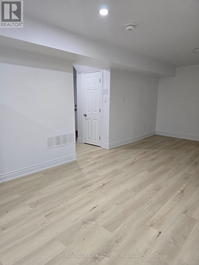 Building Photo - 262 Lupin Dr