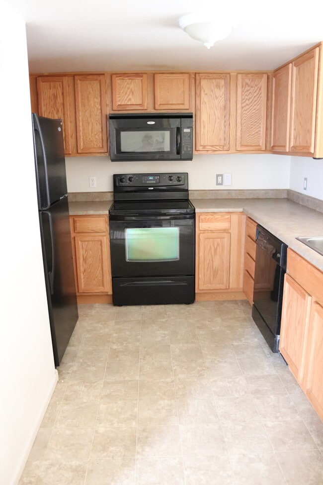 Building Photo - Westside Twin Home w/Unfinished Basement