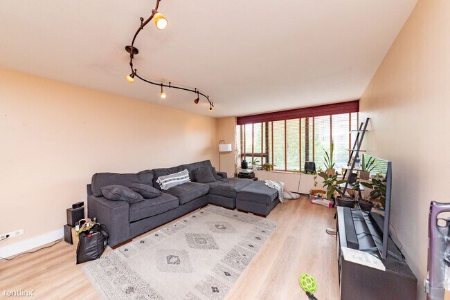 Foto del edificio - 1 br, 1 bath Condo - 3930 N Pine Grove Ave...