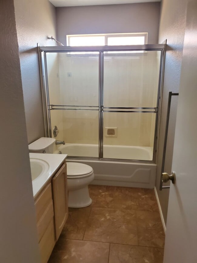 Building Photo - 2910 E Muirwood Dr