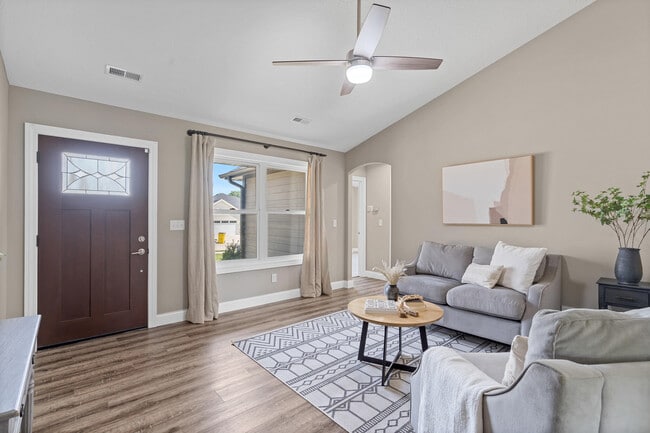 Foto del edificio - 5990 Tamarack Dr