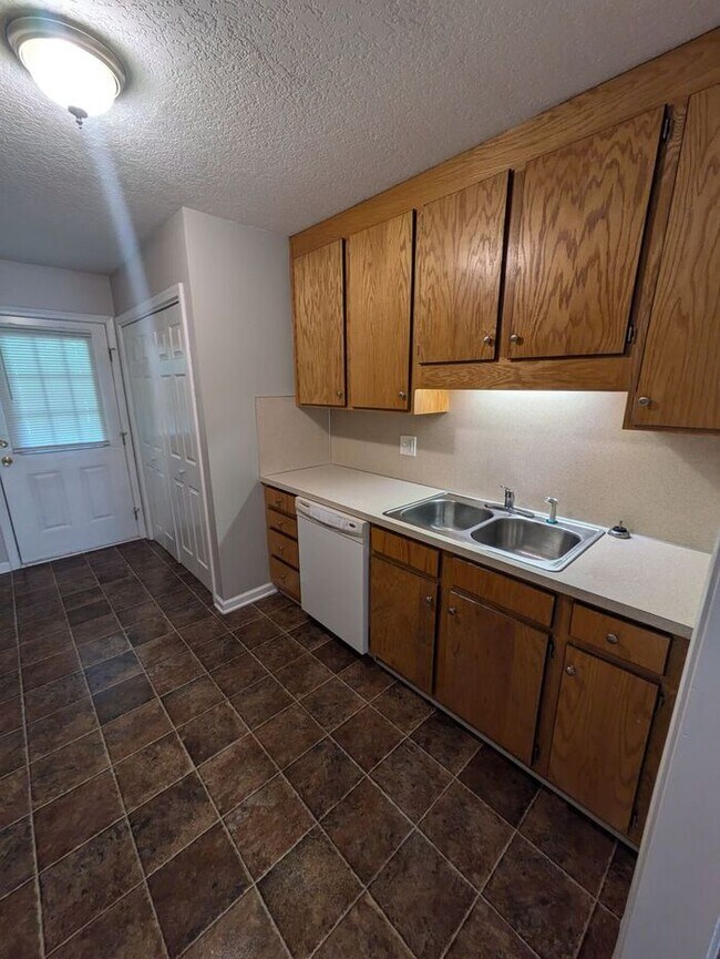 Building Photo - 3BD/2BA Unit in Hickory
