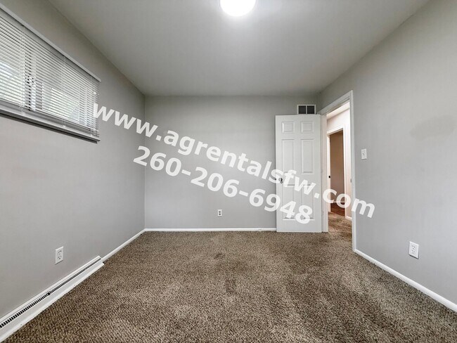 Foto del edificio - 5037 Brook Dr