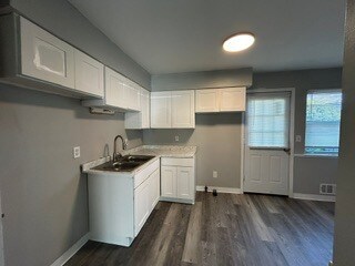 Foto del edificio - Now Leasing 2 bed 1 Bath Townhome North Columbus (Ambleside Commons)