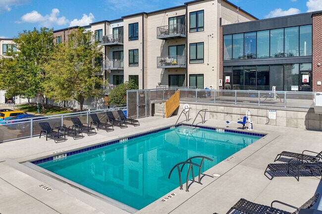 Piscina climatizada - Ingersoll Square Lofts