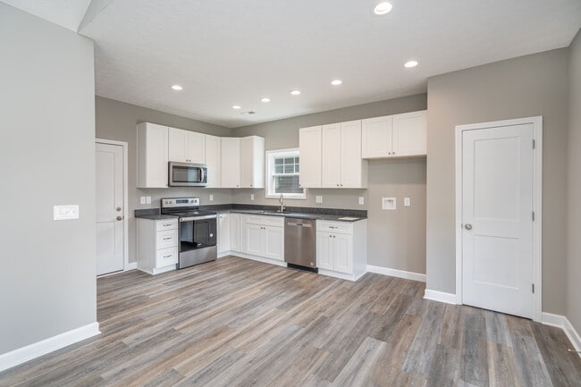 Building Photo - 2679 Cedrus Ave