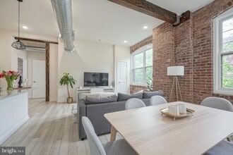 Building Photo - 1508 N Mascher St