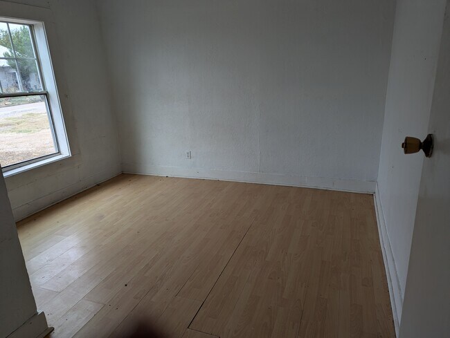 Building Photo - 406 Park Ave