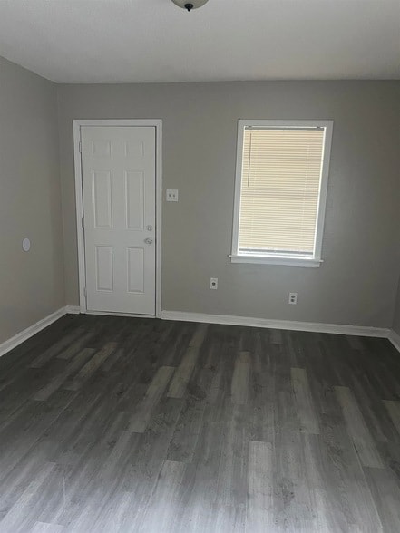 Building Photo - 2295 Dexter Ave