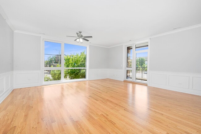 Foto del edificio - 520 N Western Ave