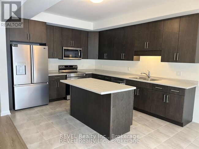 Building Photo - 84 Acacia Rd