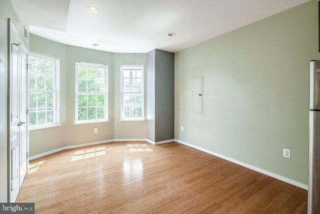 Foto del edificio - 5035 Walton Ave