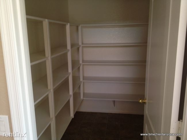 Foto del edificio - 8217 S 45th Ln