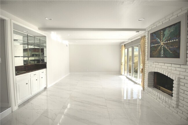 Building Photo - 7541 Los Trancos Cir