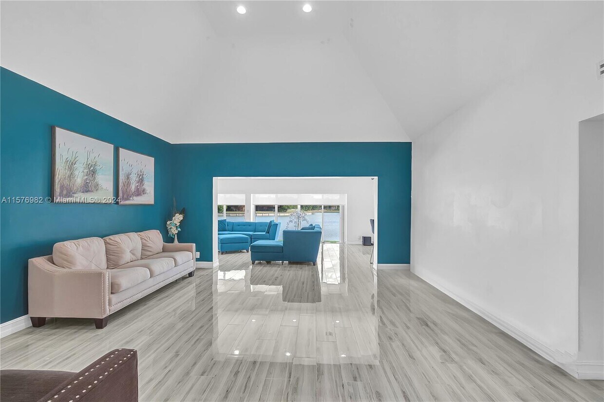 Foto principal - 5602 White Cedar Ln