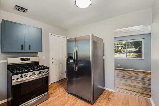 Kitchen - 4622 Parkview Dr