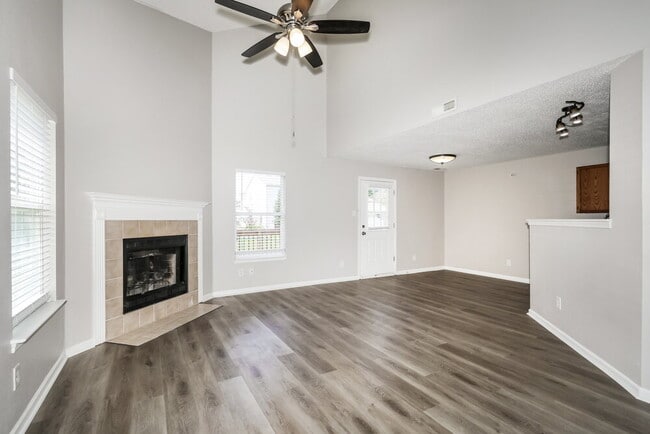 Building Photo - 1178 Kenwood Dr