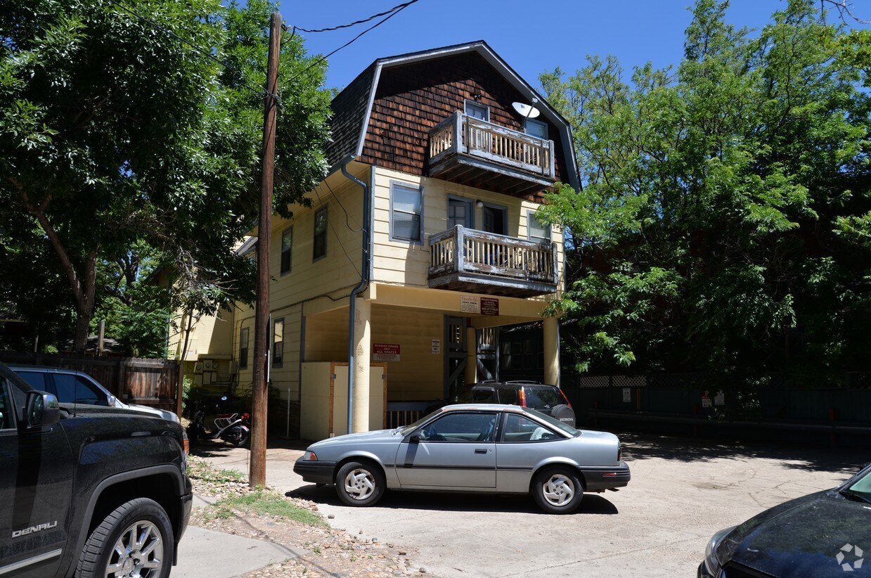 Building Photo - 1034 Spruce St