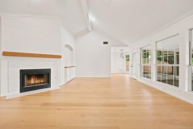 Building Photo - 1319 Rocky Creek Dr