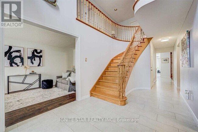 Building Photo - 3203 Dovetail Mews