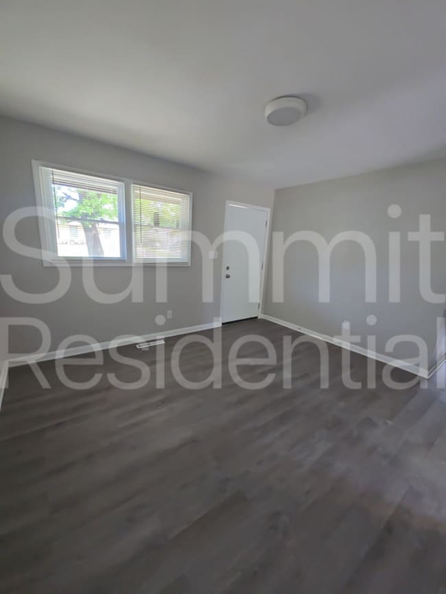 Building Photo - 5700 E 40th St