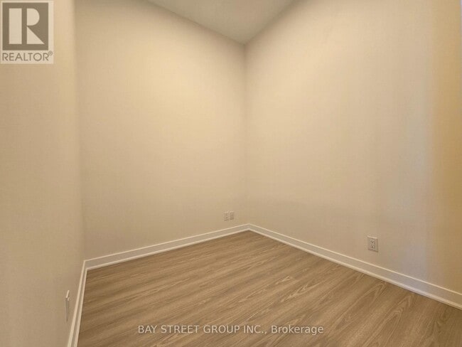 Building Photo - 120 Parliament St