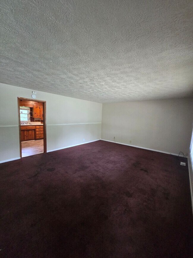 Foto del edificio - Two Bedroom Duplex located in Lawrence Township near Shadeland and 48th St