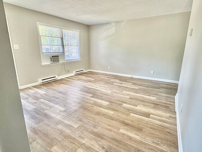 Building Photo - 301 Shelden Dr