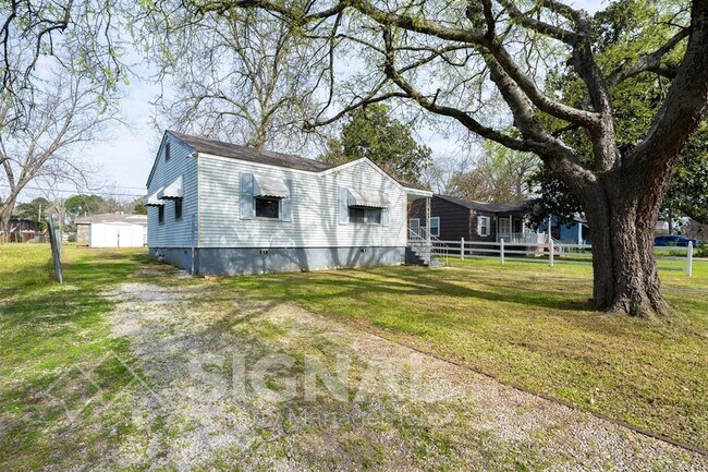 Building Photo - 5836 Ct-Q