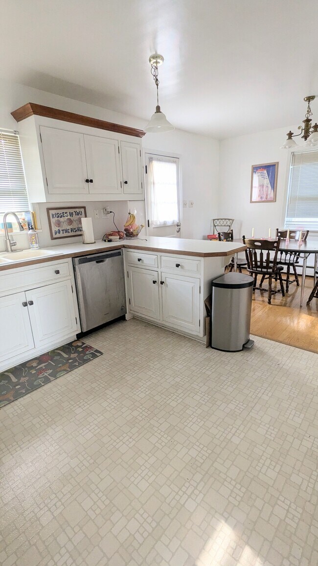 Foto del edificio - 2343 Penrose Dr