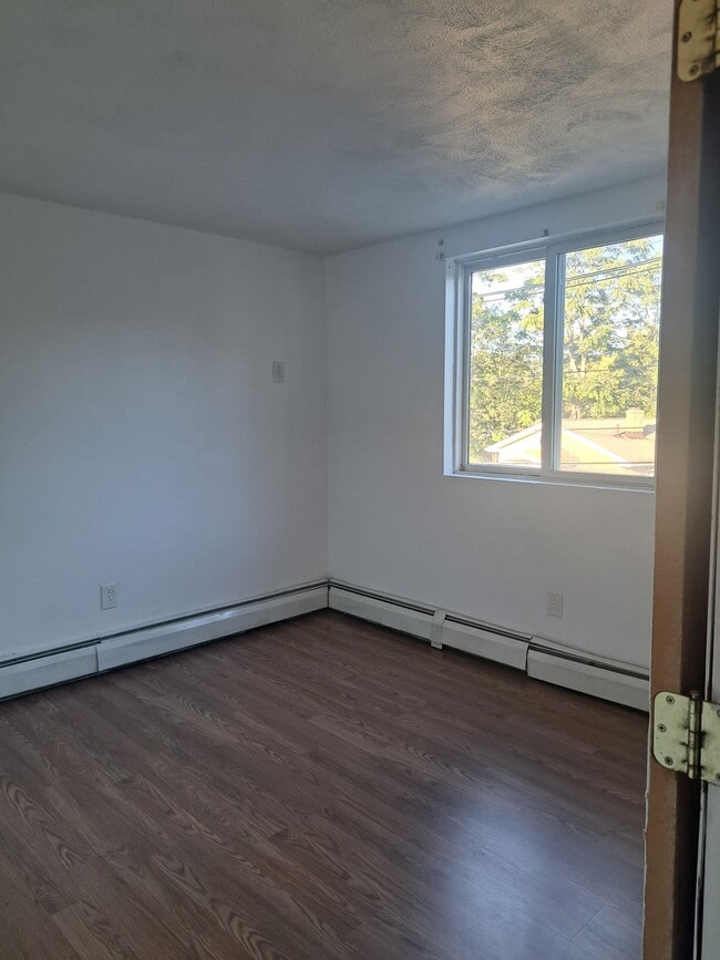 Building Photo - 284 Veazie St