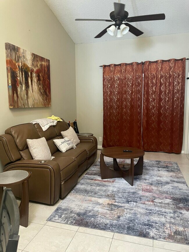 Foto del edificio - 3757 Blue Ridge Rd