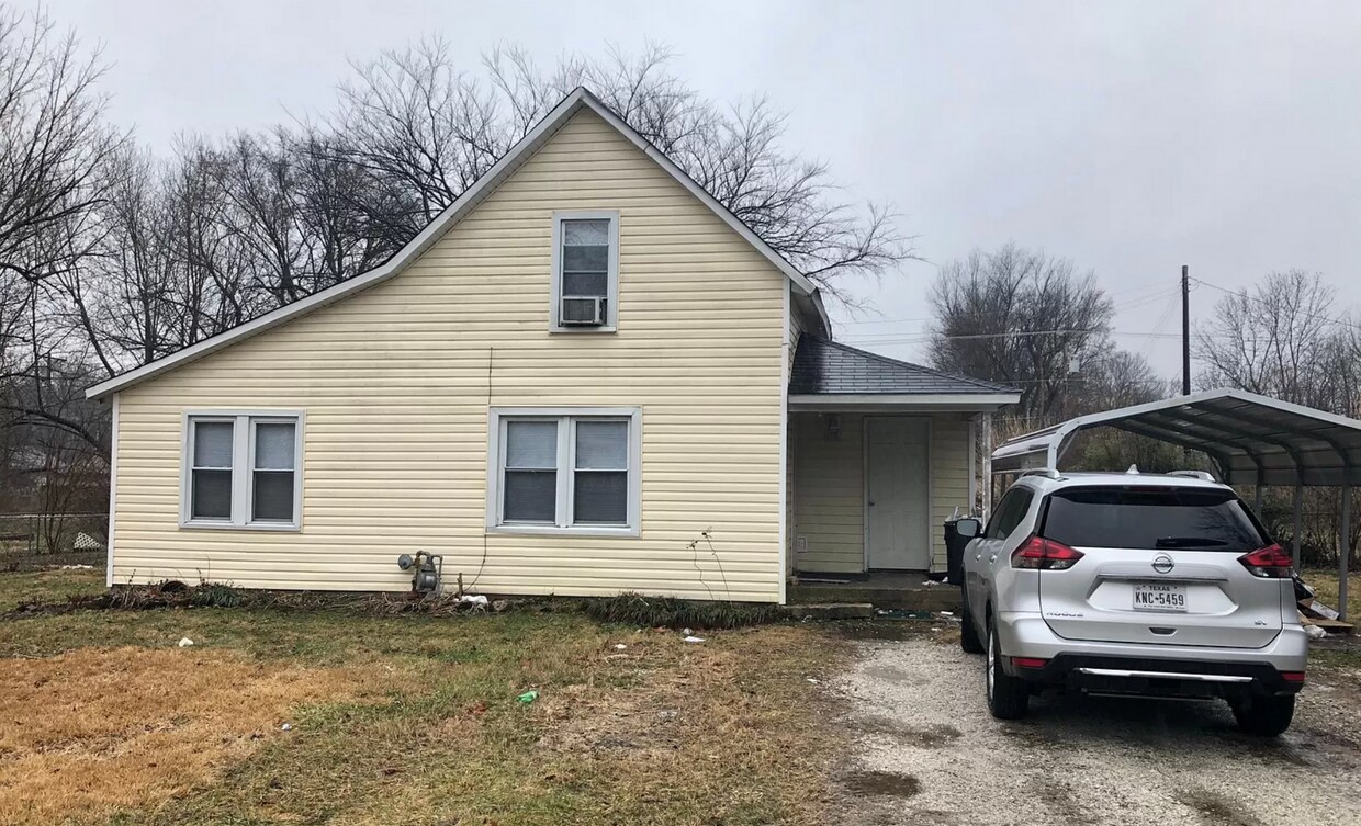 Foto principal - 3 Bedroom | 1 Bathroom Home | w/car port i...
