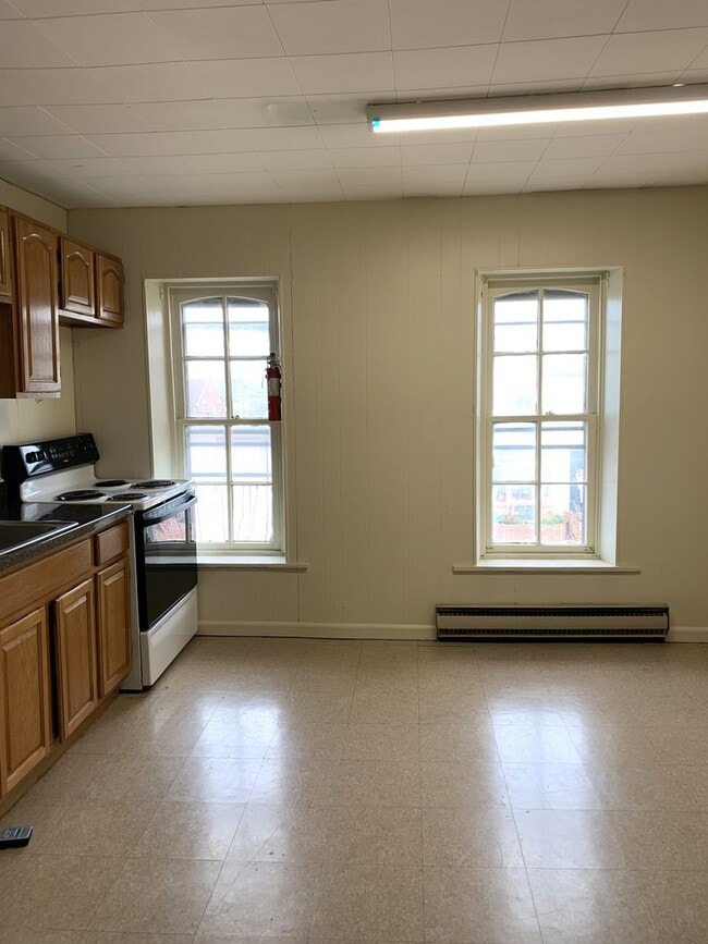 Building Photo - 212 E King St