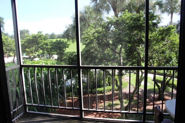 Foto del edificio - 6845 Willow Wood Dr