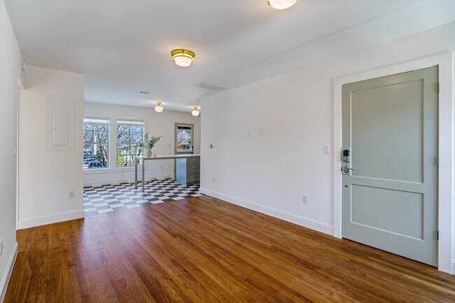 Foto del edificio - 1508 Woodlawn Blvd