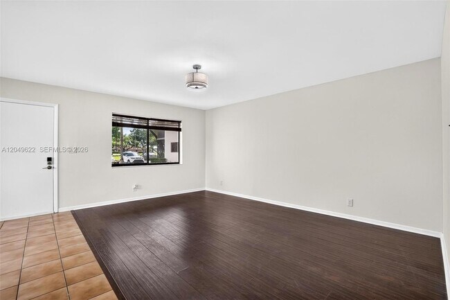 Foto del edificio - 9920 NW 68th Pl