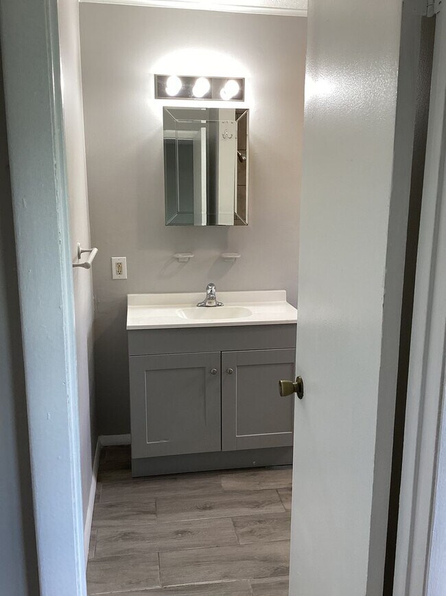 Foto del edificio - 3 Bedroom Ready for move in!