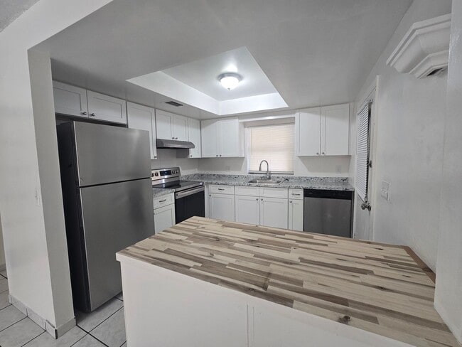 Building Photo - 3 bed / 2 bath plus den Home in Eatonville