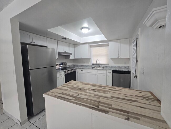 Foto del edificio - 3 bed / 2 bath plus den Home in Eatonville