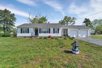 Building Photo - 3088 Forrest Ave